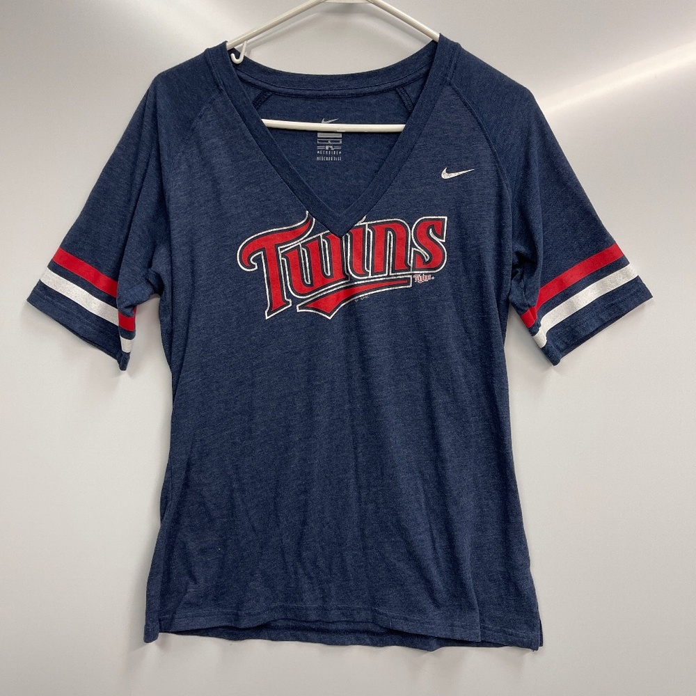 Nike Twins V-Neck Tee Size Large
